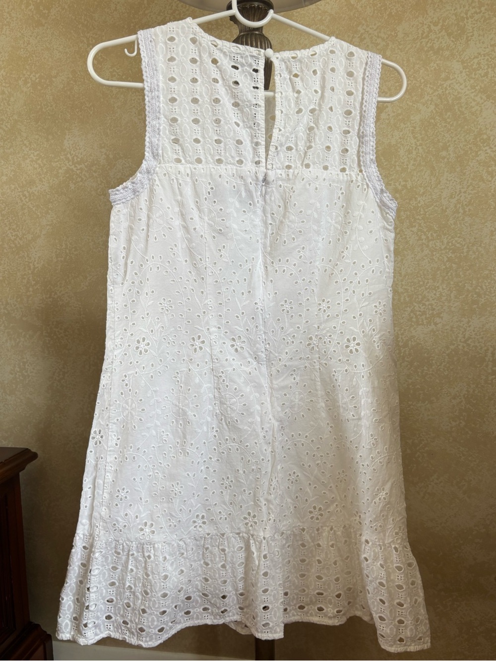LOFT Eyelet Cutout Flounce Shift Dress in White - Size: 4 - Picture 4 of 5